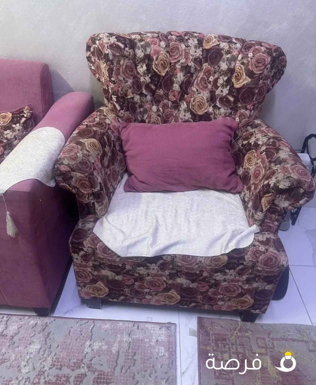 1كنبه كبيره 1كنبه صغيره 2كرسي